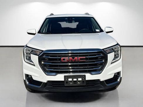 Used 2024 GMC Terrain SLT image 8