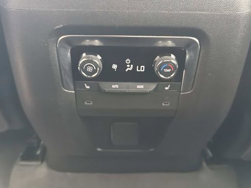 Used 2025 Chevrolet Suburban Premier RWD image 16