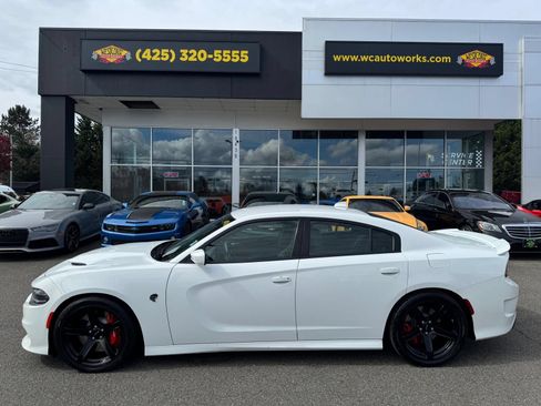 Used 2019 Dodge Charger SRT Hellcat w/ Navigation & Travel Group RWD image 2
