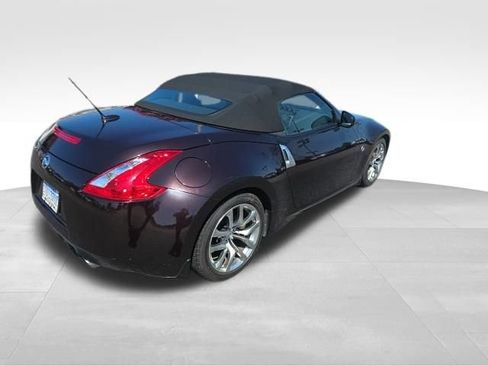 Used 2010 Nissan 370Z Touring RWD image 9