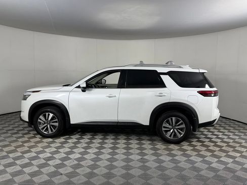 Used 2025 Nissan Pathfinder SL FWD image 11