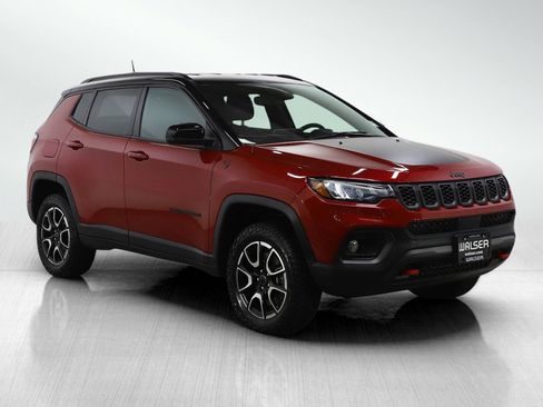 Used 2025 Jeep Compass Trailhawk image 7