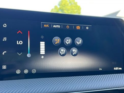 New 2026 Nissan Kicks SR AWD/4WD image 21