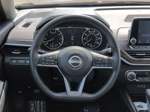 Used 2023 Nissan Altima 2.5 SV FWD image 22