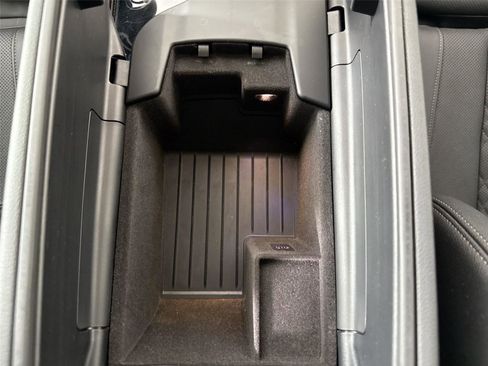 Used 2023 BMW 530e xDrive image 38