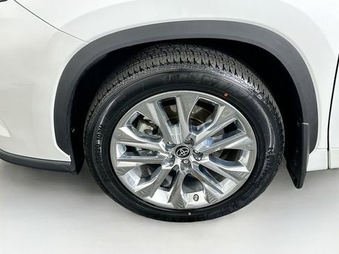 Used 2023 Toyota Highlander Limited image 25