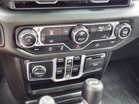 Used 2024 Jeep Wrangler Unlimited Sport AWD/4WD image 20