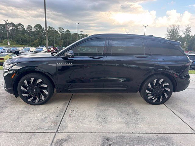 Used 2025 Lincoln Nautilus Reserve AWD/4WD image 4