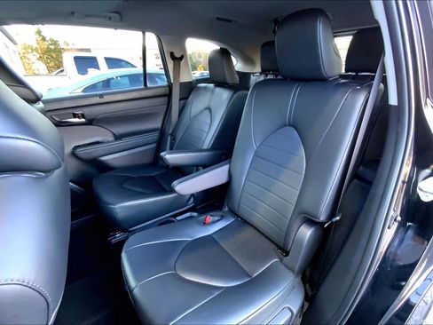 Used 2024 Toyota Highlander XLE image 20