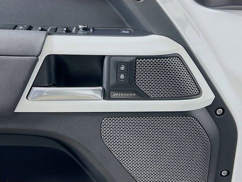 Used 2023 Land Rover Defender 110 S image 19