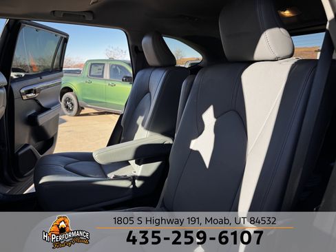 Used 2023 Toyota Highlander Limited image 45