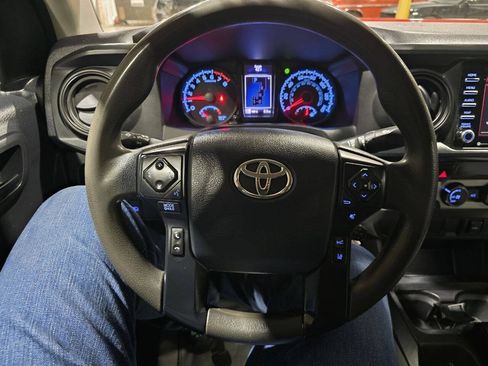 Used 2020 Toyota Tacoma SR AWD/4WD image 39