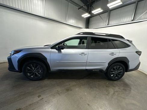 Used 2025 Subaru Outback Onyx Edition XT image 2