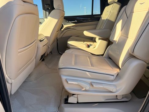 Used 2024 Cadillac Escalade ESV Premium Luxury image 13