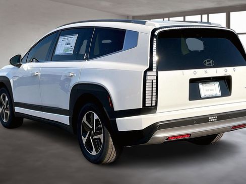 New 2026 Hyundai Ioniq 9 SE image 3