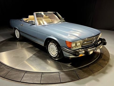 Used 1989 Mercedes-Benz 560 SL image 4