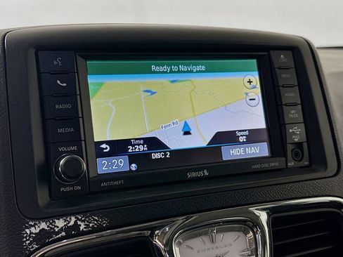 Used 2016 Chrysler Town & Country Touring-L image 14