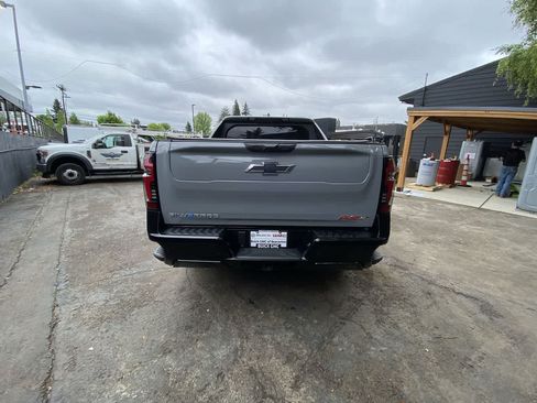 Used 2025 Chevrolet Silverado EV RST AWD/4WD image 5