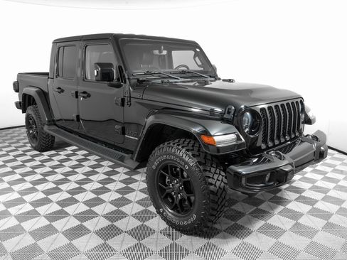 Used 2023 Jeep Gladiator Overland image 3