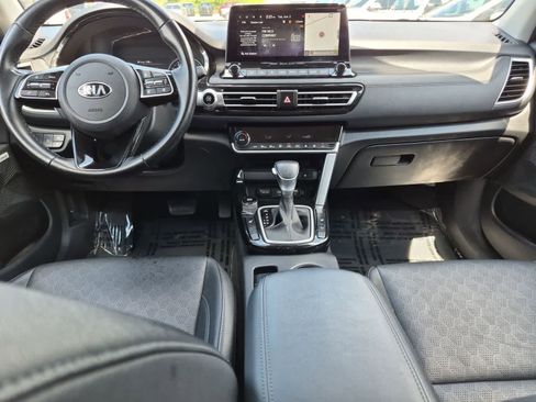 Used 2021 Kia Seltos SX w/ SX Sunroof Package AWD/4WD image 16