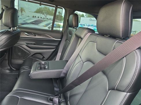 Used 2024 Jeep Grand Cherokee Limited w/ Luxury Tech Group II image 15