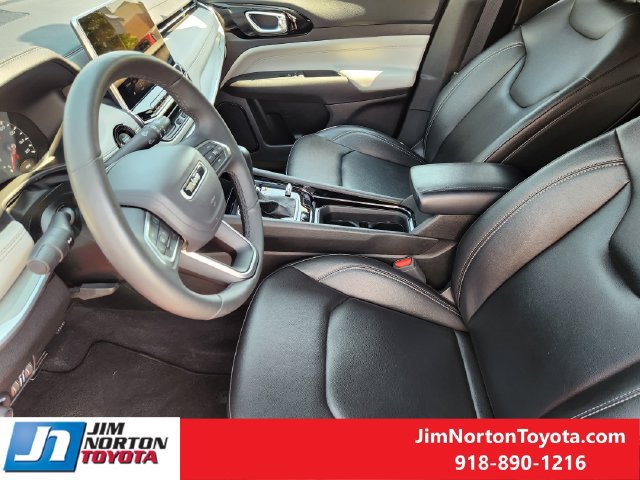 Used 2025 Jeep Compass Limited AWD/4WD image 13
