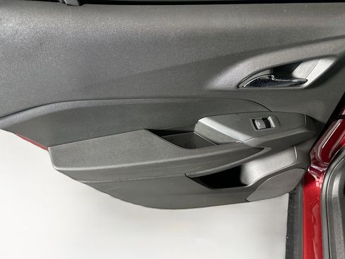 Used 2025 Chevrolet Trax LS image 26