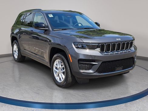 New 2026 Jeep Grand Cherokee Laredo X AWD/4WD image 3