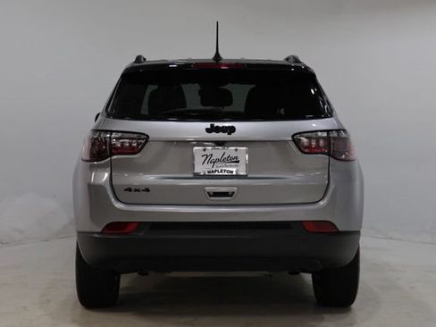 Used 2024 Jeep Compass Latitude w/ Convenience Group AWD/4WD image 6