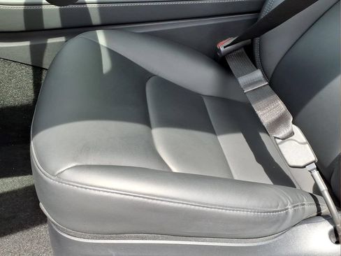 Used 2024 Tesla Model Y Long Range AWD/4WD image 17