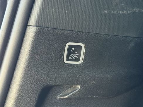 Used 2024 Jeep Wagoneer L Series II RWD image 34