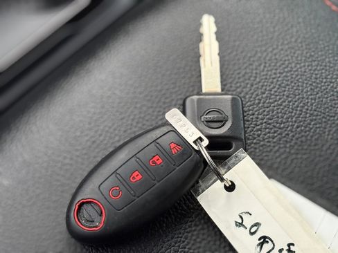 Used 2021 Nissan Titan PRO-4X w/ Pro-4x Convenience Package image 46