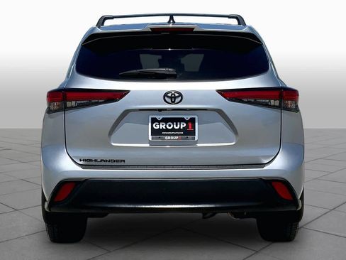 Used 2023 Toyota Highlander L FWD image 5