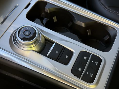 Used 2021 Ford Explorer XLT w/ Equipment Group 202A image 23