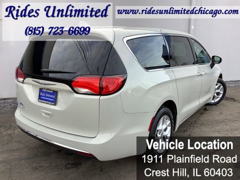 Used 2017 Chrysler Pacifica Touring Plus w/ Tire & Wheel Group image 6