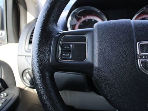 Used 2014 Dodge Grand Caravan SXT FWD image 11