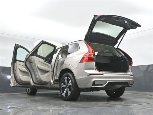 Used 2024 Volvo XC60 T8 Plus w/ Protection Package Premier image 55