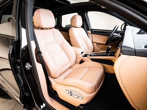 Certified 2026 Porsche Macan AWD/4WD image 28