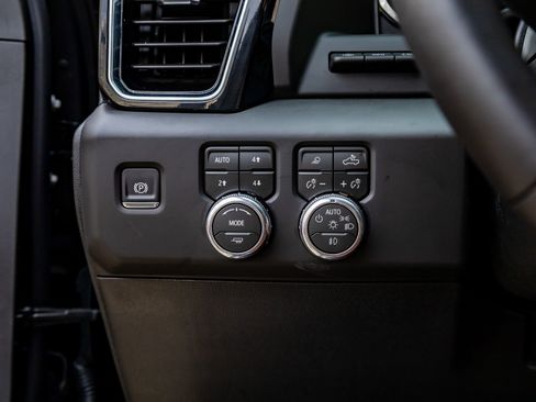 Used 2026 GMC Sierra 3500 Denali Ultimate w/ LPO, Black Badging Package image 22