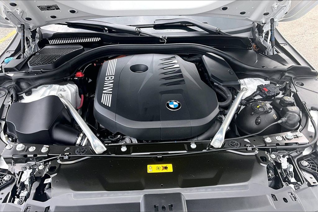 Used 2026 BMW 550e xDrive AWD/4WD image 28