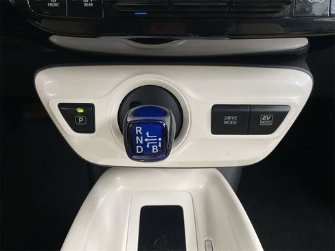 Used 2016 Toyota Prius Four image 28