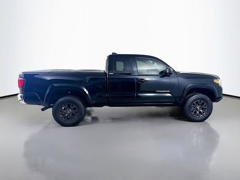 Used 2022 Toyota Tacoma SR5 RWD image 5