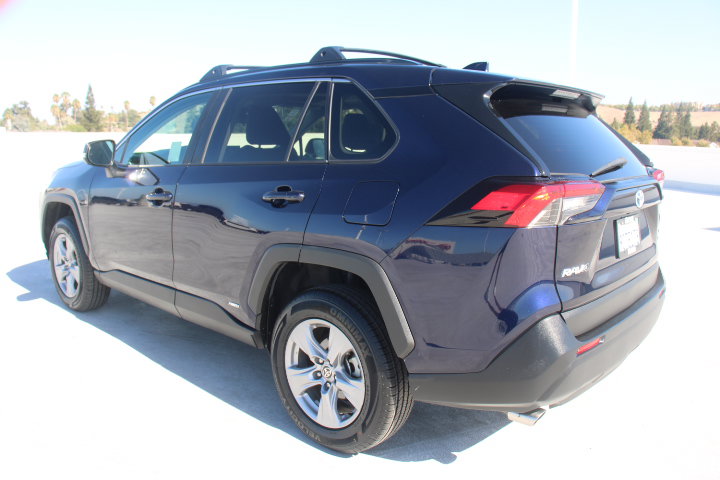 Certified 2022 Toyota RAV4 XLE w/ Convenience Package AWD/4WD image 5