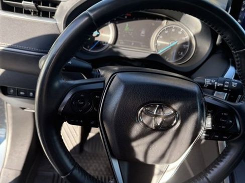 Certified 2021 Toyota Venza Limited image 19