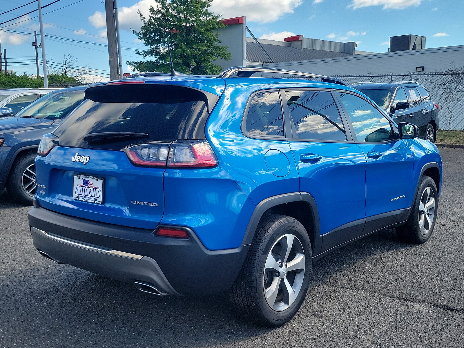 Used 2022 Jeep Cherokee Limited AWD/4WD image 6