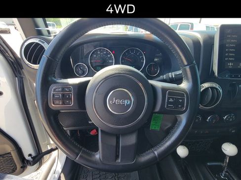 Used 2018 Jeep Wrangler Rubicon w/ Power Convenience Group AWD/4WD image 16