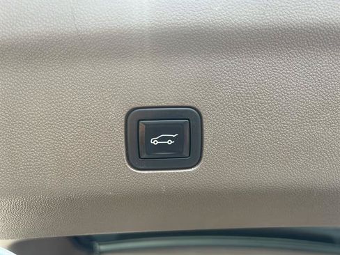 Used 2023 GMC Yukon Denali w/ Advanced Technology Package AWD/4WD image 18