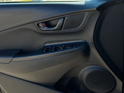 Used 2021 Hyundai Kona SE image 23