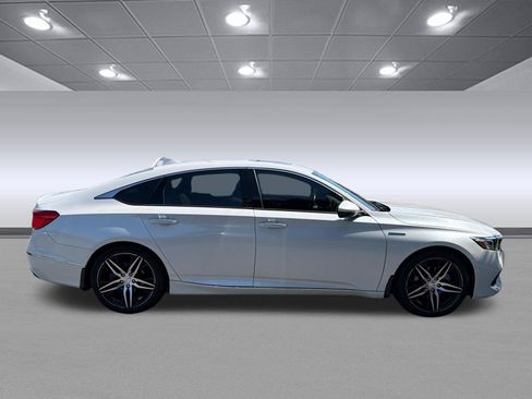 Used 2021 Honda Accord Touring image 4