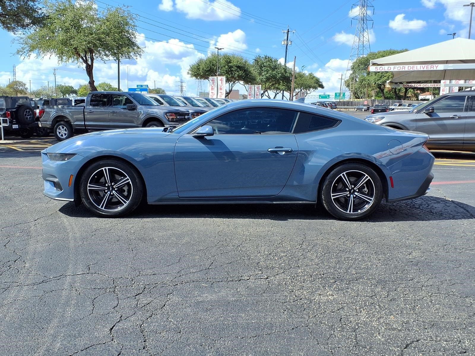 Used 2025 Ford Mustang Coupe RWD image 9